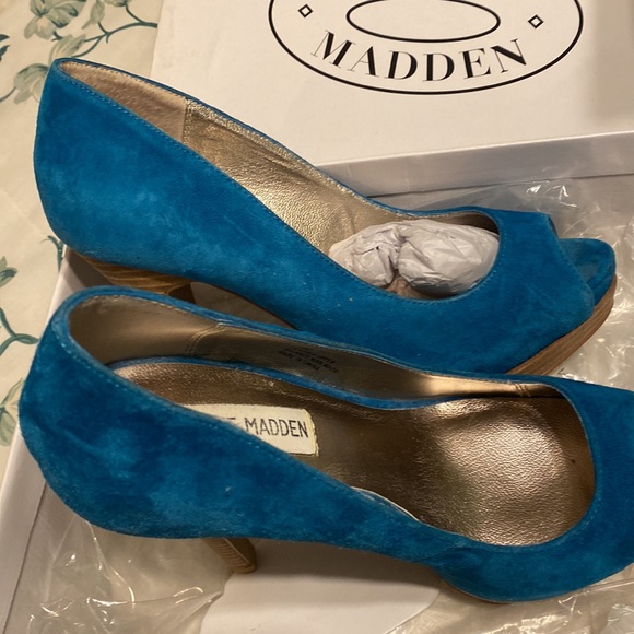 Shoes - Picture 2 of 3